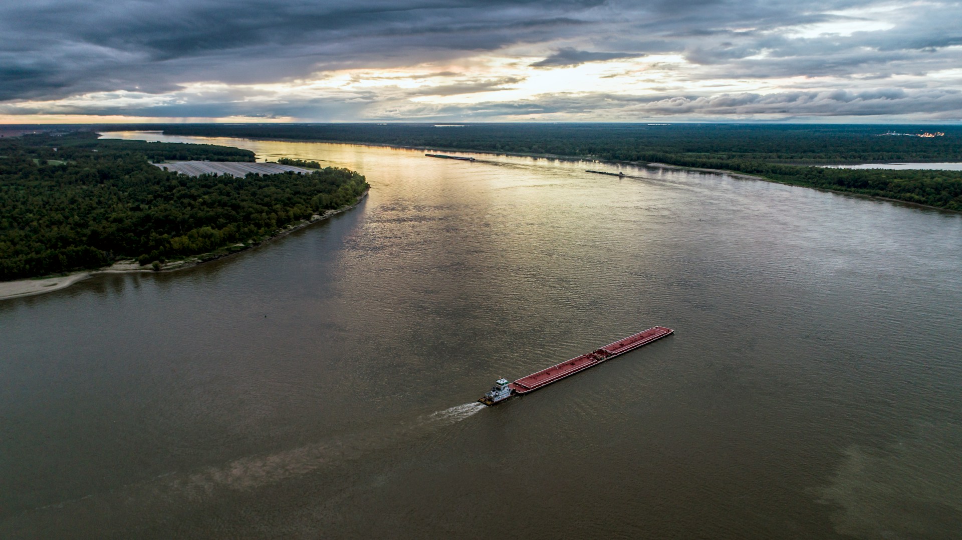 A tugboat on the Mississippi River