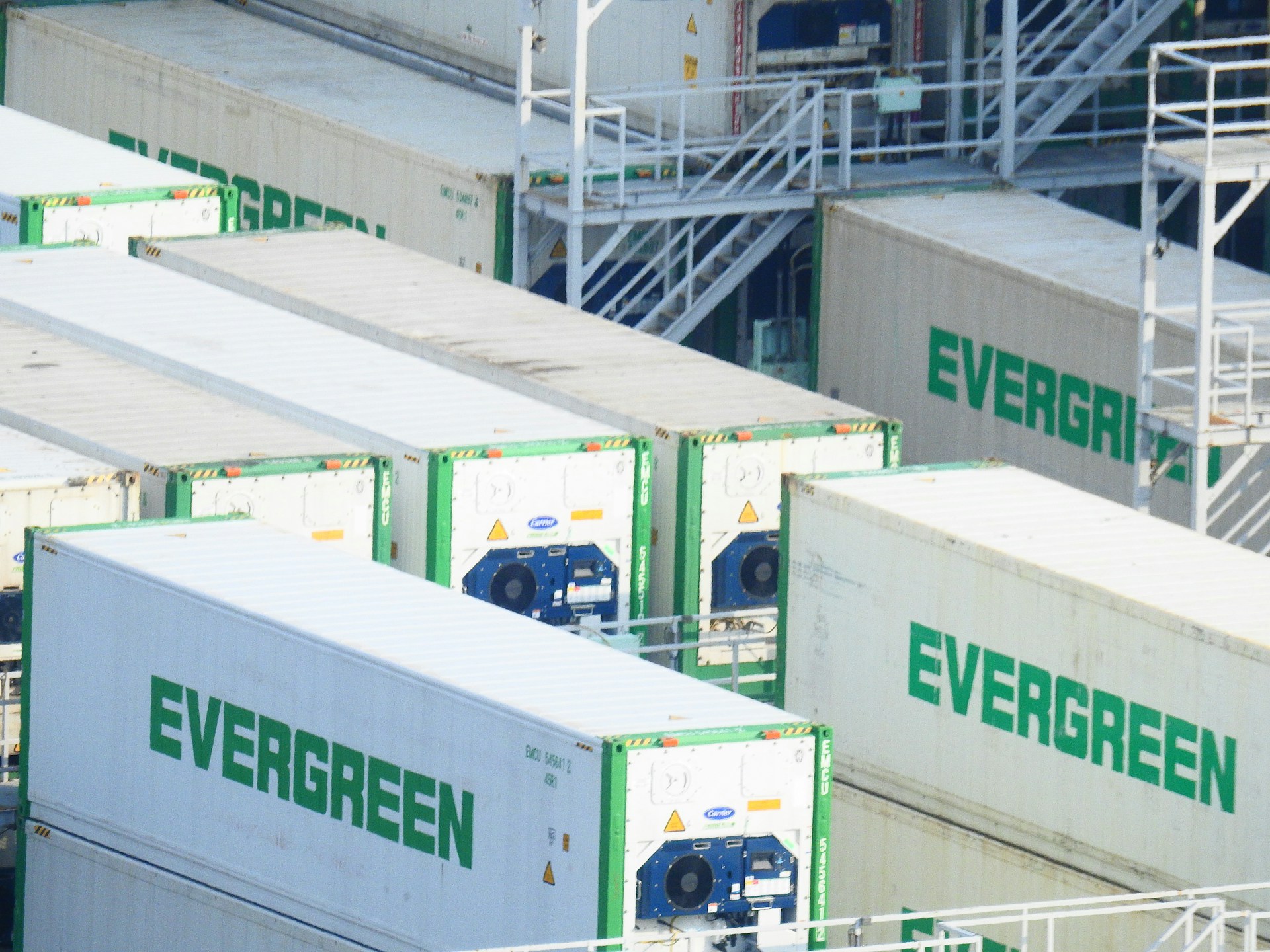 Evergreen Container Truck Flips Blocking Taiwan Freeway