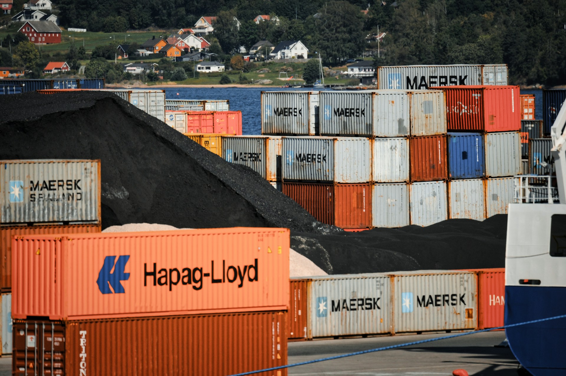 Hapag-Lloyd shipping container