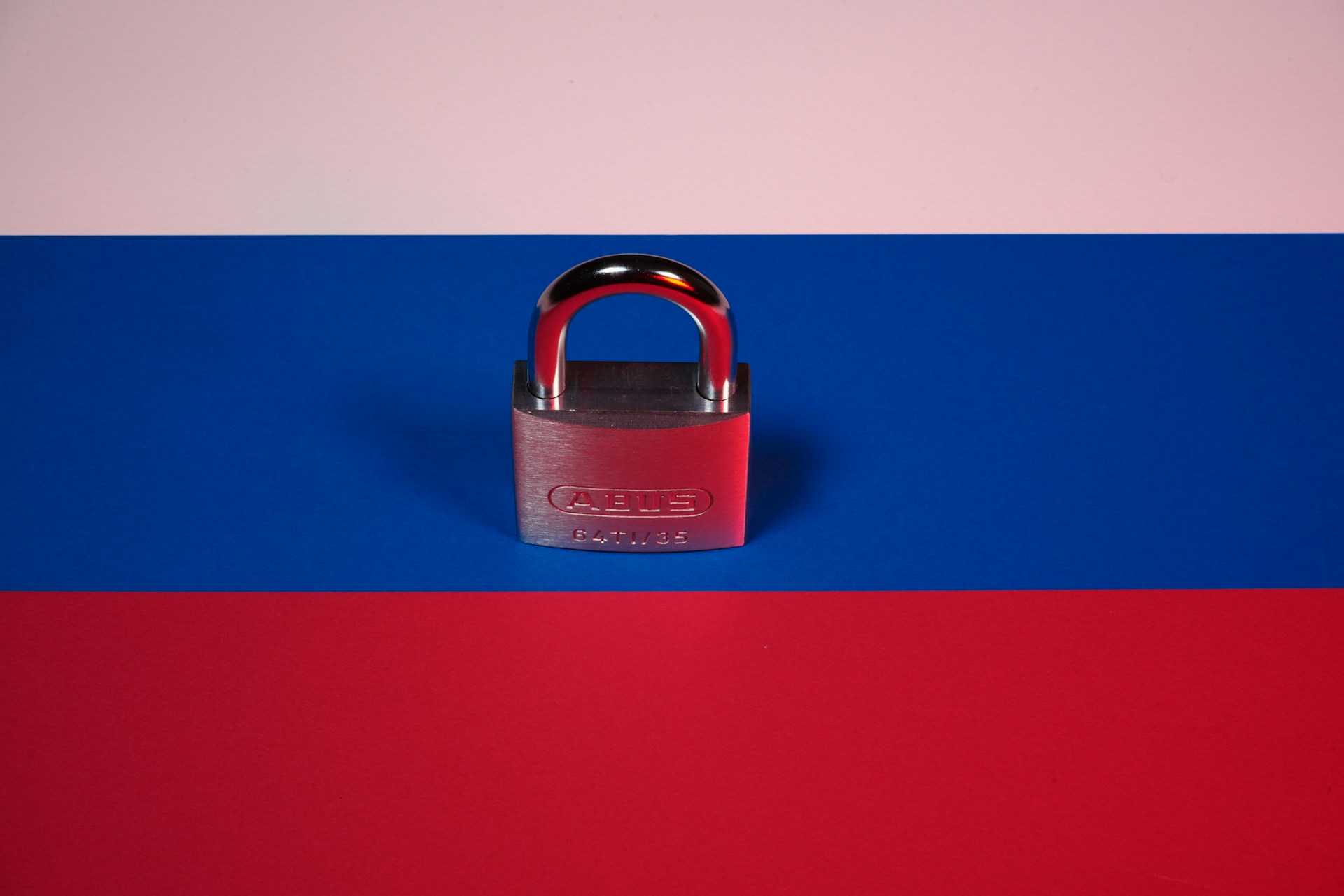 Russian flag and padlock