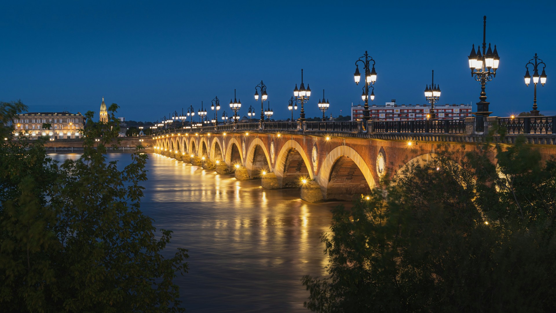 Bordeaux Considers Relocating Cruise Ship Docking