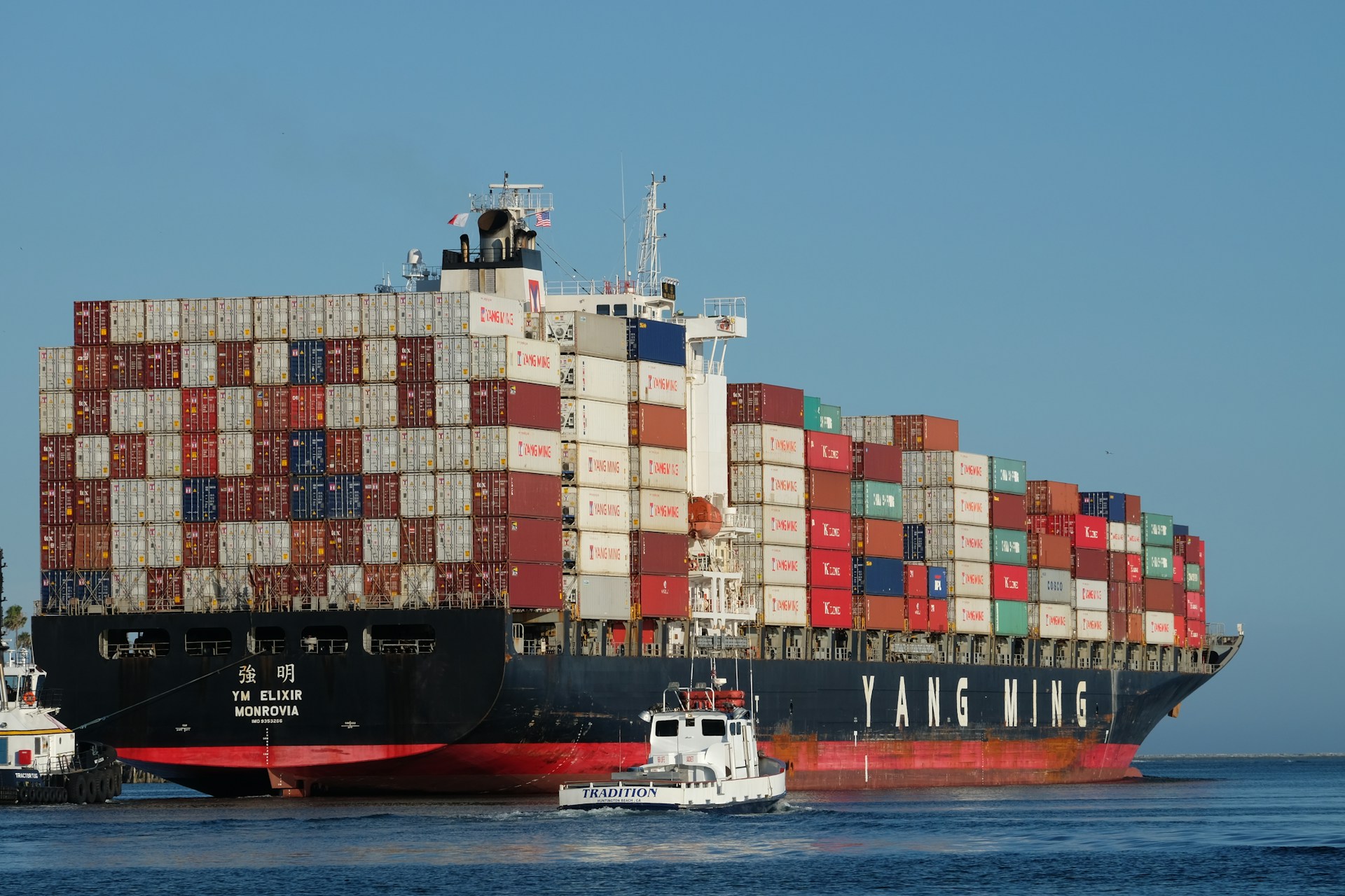 a Yang Ming container ship