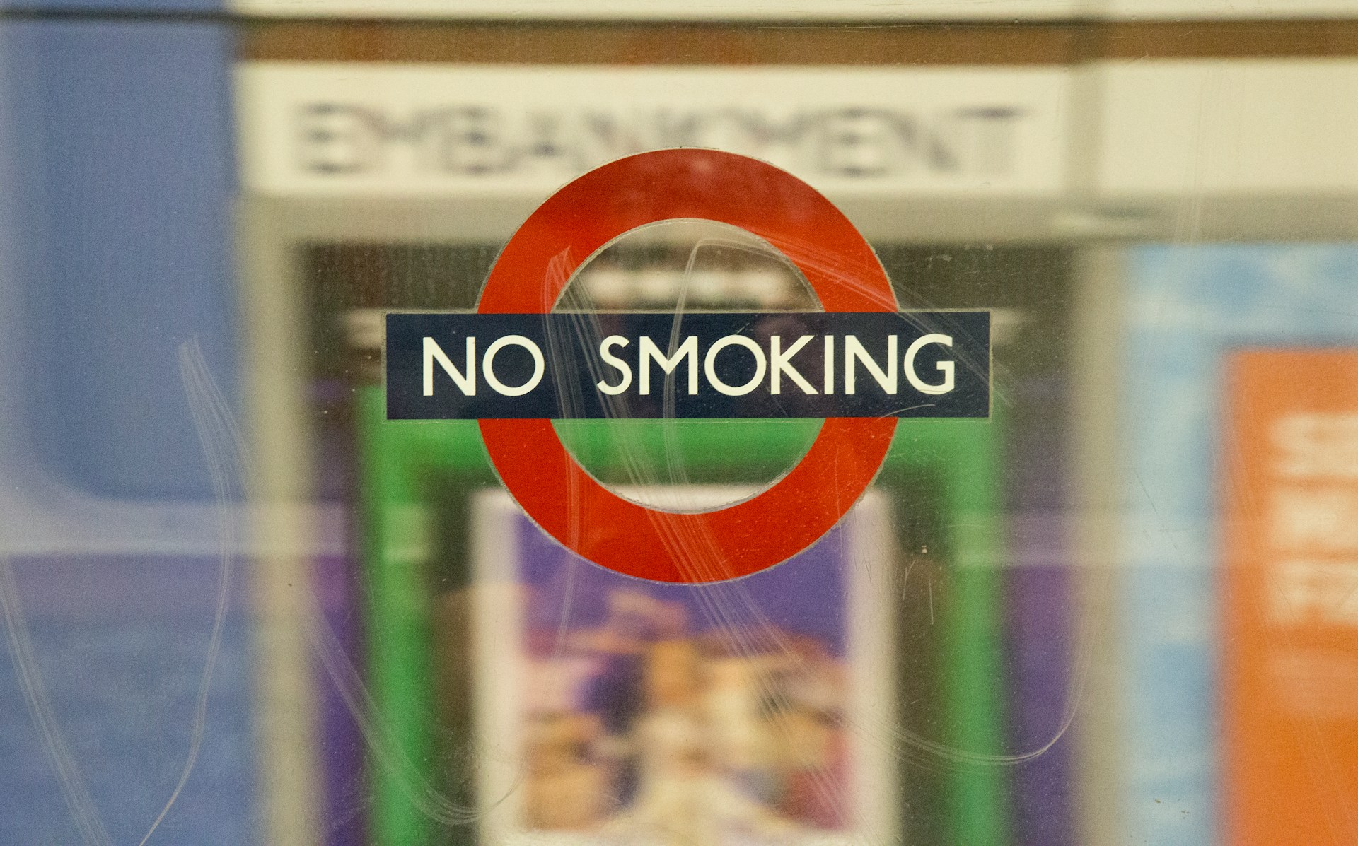 A no smoking sign