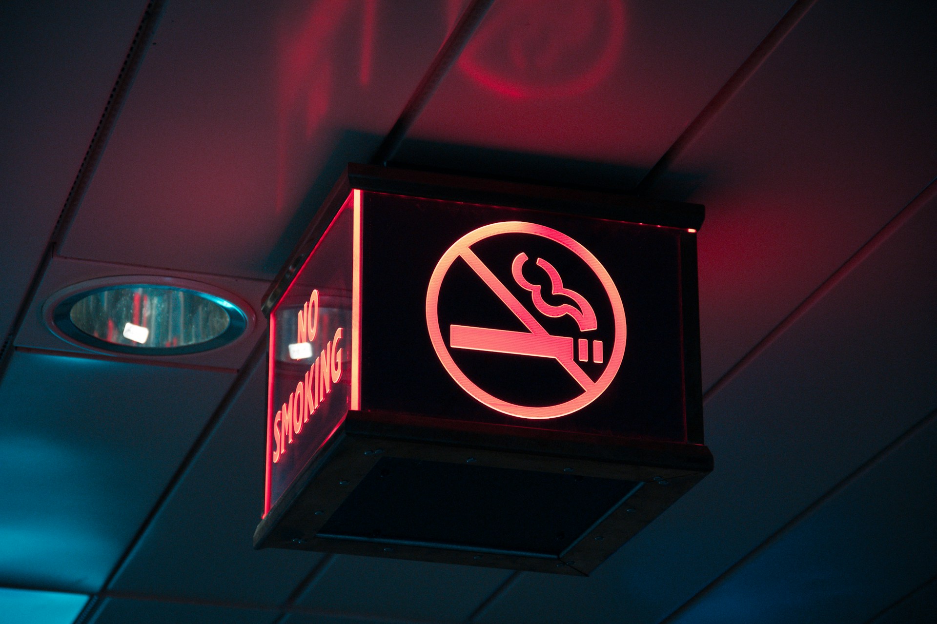 A neon no-smoking sign